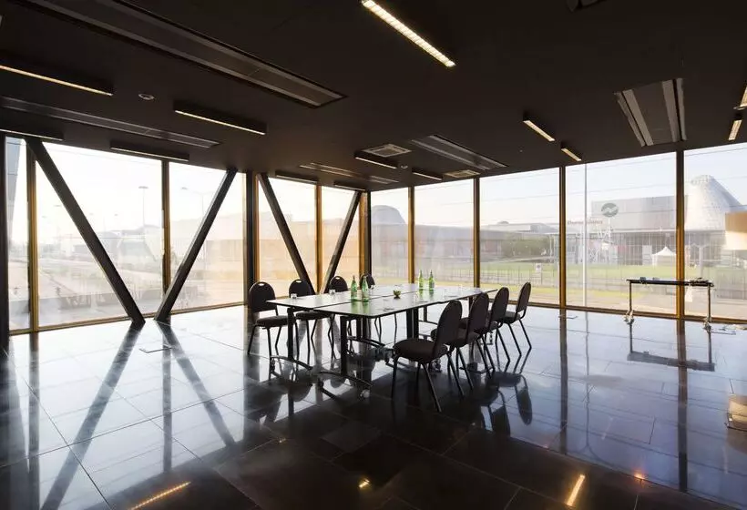 هتل NH Milano Fiera