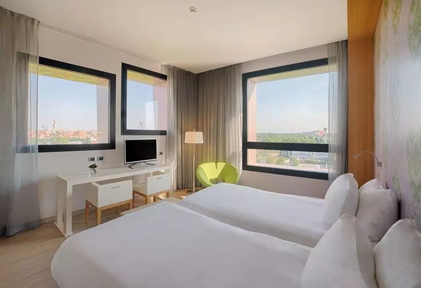 هتل NH Milano Fiera