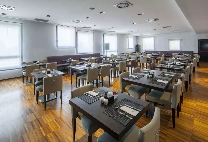 هتل NH Milano Fiera