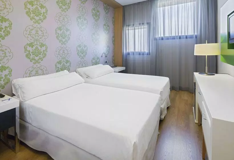 هتل NH Milano Fiera