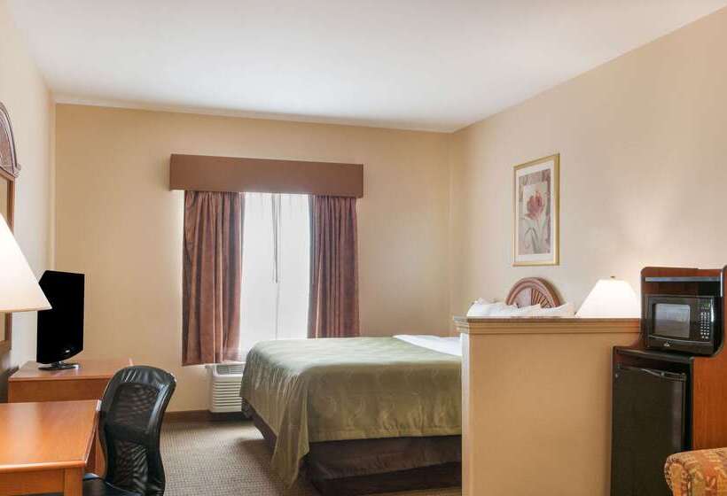 Отель Quality Inn & Suites