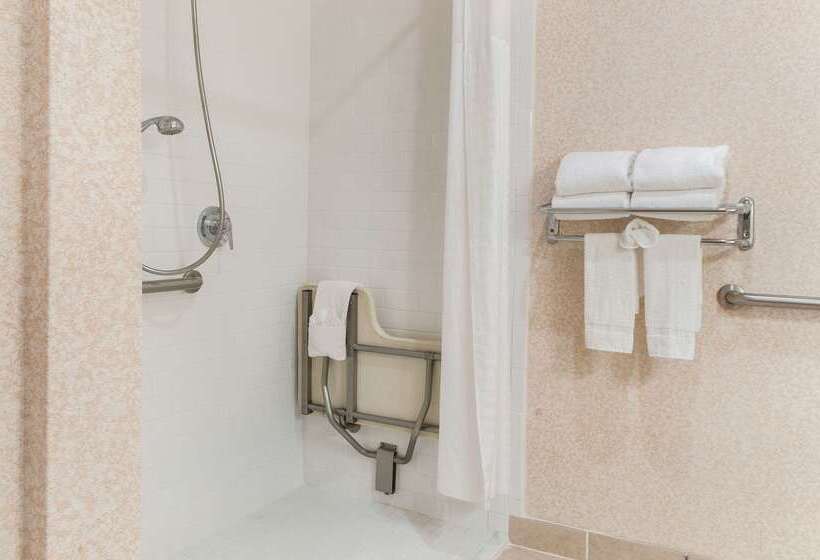 Отель Quality Inn & Suites