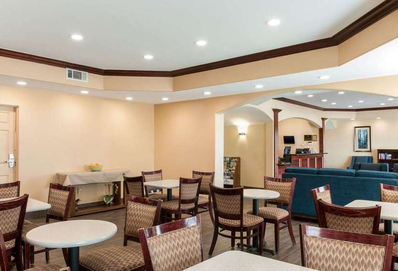 Отель Quality Inn & Suites