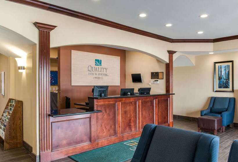 Отель Quality Inn & Suites