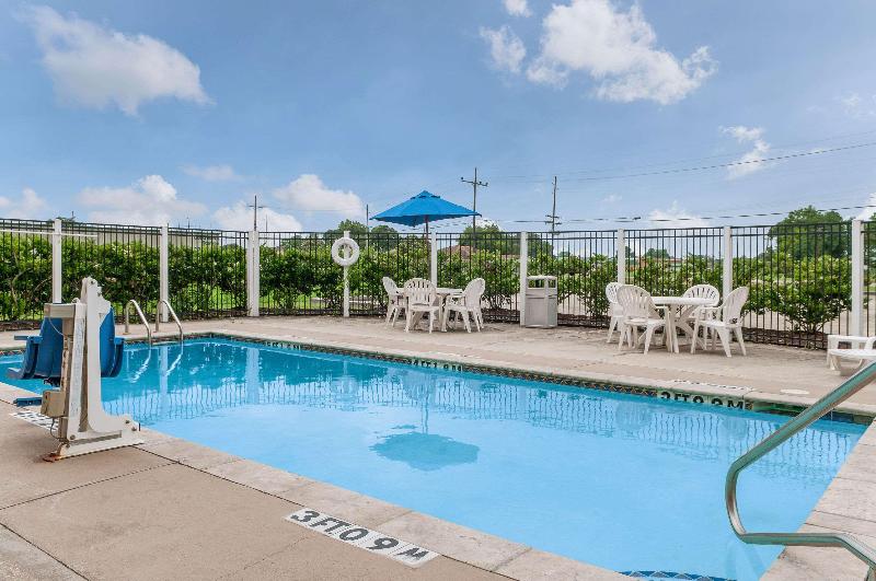 Отель Quality Inn & Suites