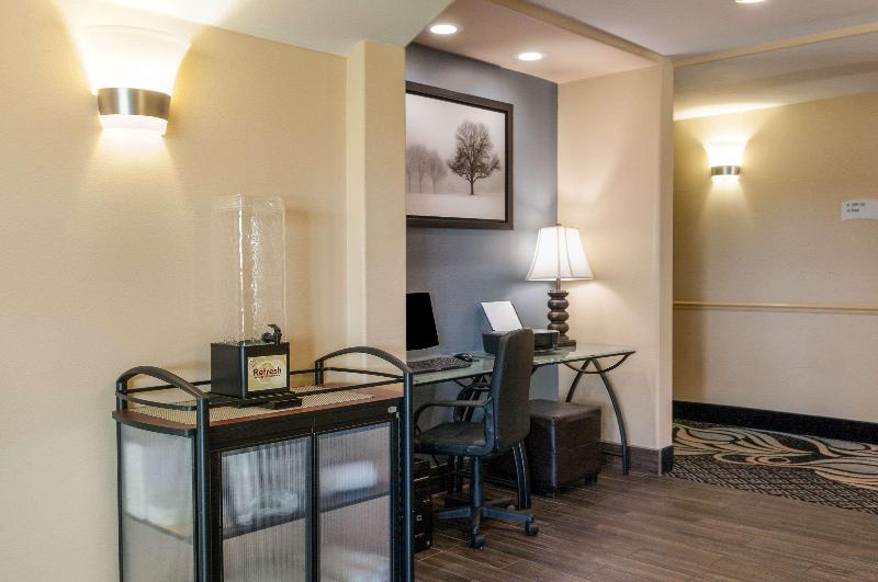 Отель Quality Inn & Suites