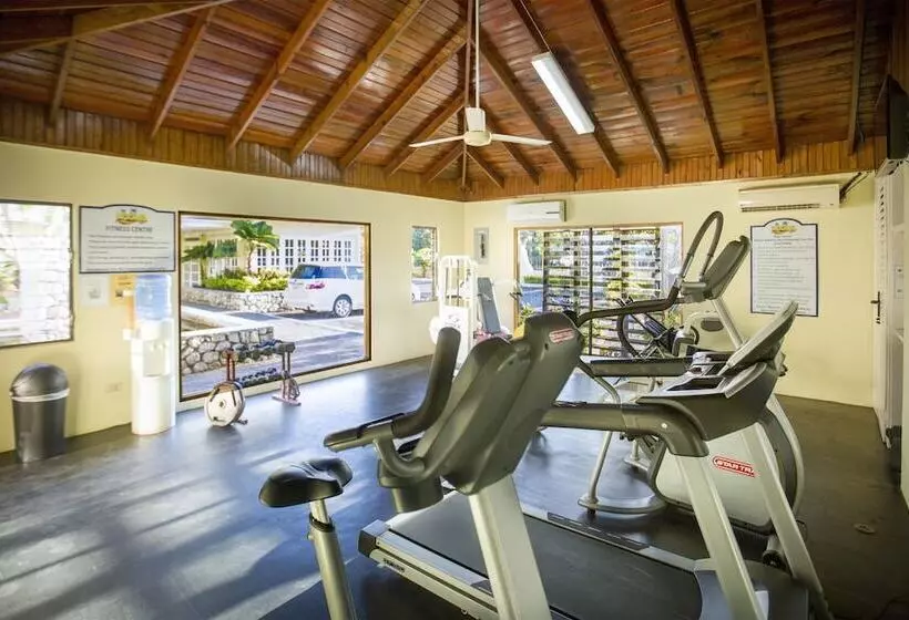 هتل Roots Cafe Rooms