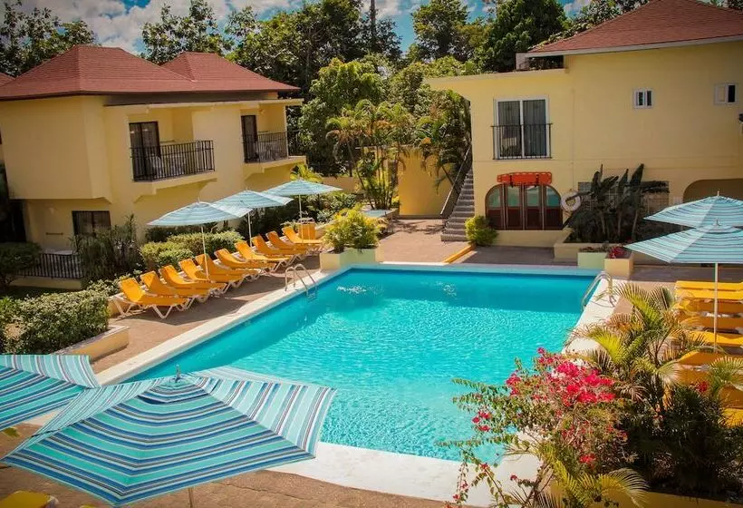 هتل Roots Cafe Rooms