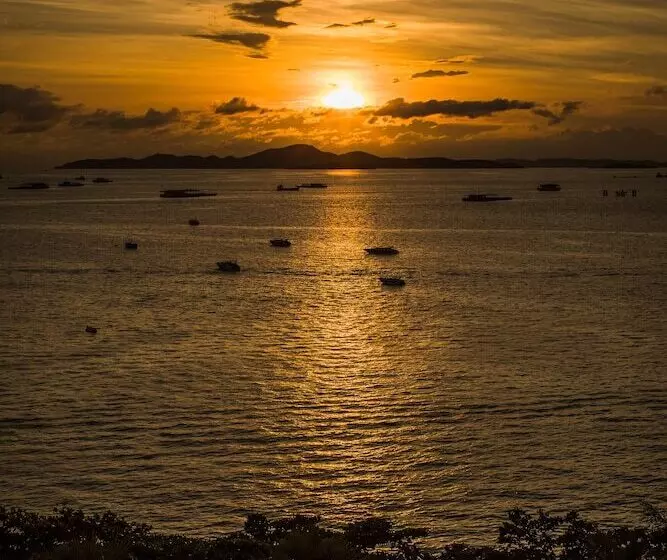 فندق Sandalay Resort