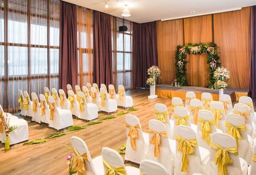 فندق Sandalay Resort