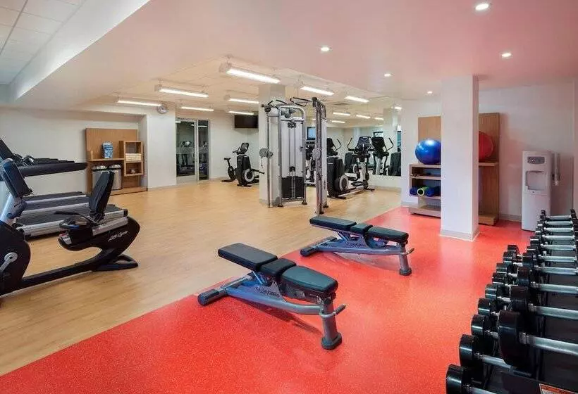 هتل Sheraton Suites Philadelphia Airport