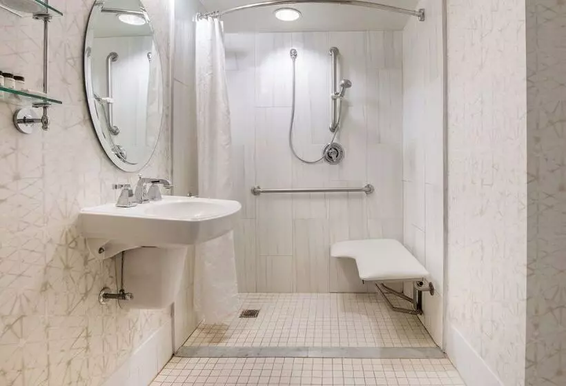 هتل Sheraton Suites Philadelphia Airport