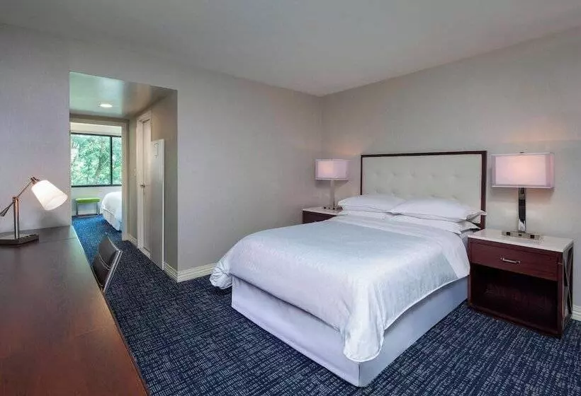 هتل Sheraton Suites Philadelphia Airport