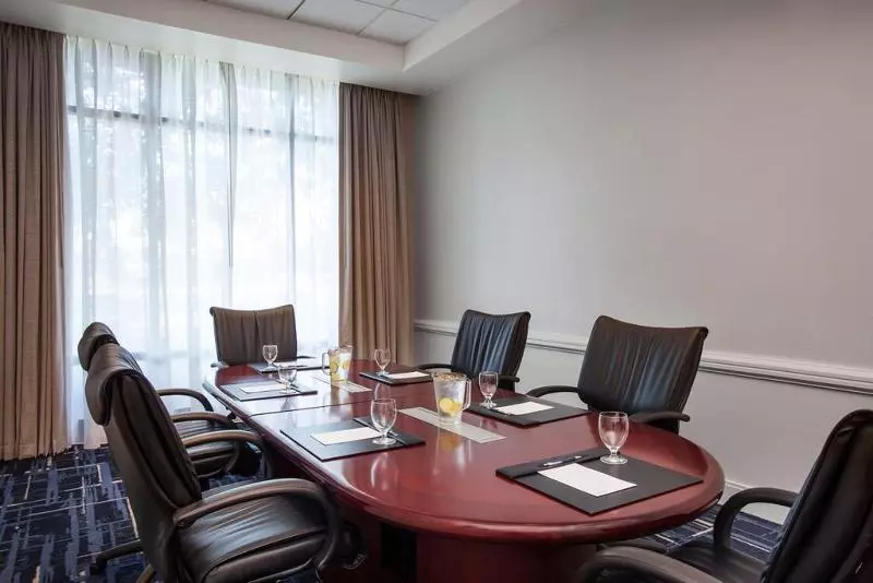 هتل Sheraton Suites Philadelphia Airport