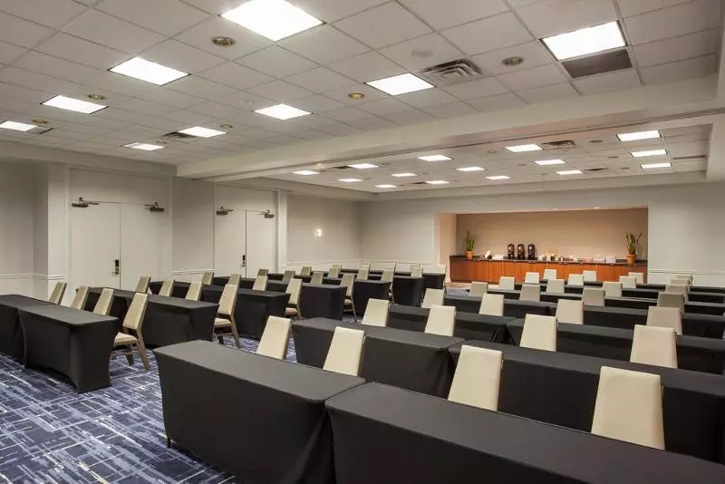 هتل Sheraton Suites Philadelphia Airport