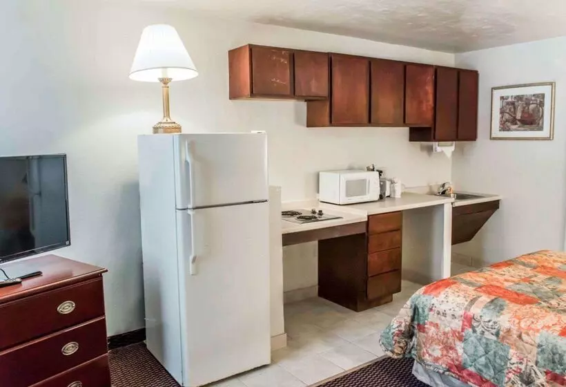 هتل Suburban Studios Tallahassee Near University