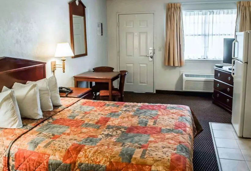 هتل Suburban Studios Tallahassee Near University