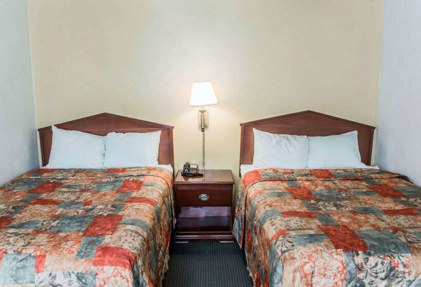 酒店 Suburban Studios Tallahassee Near University