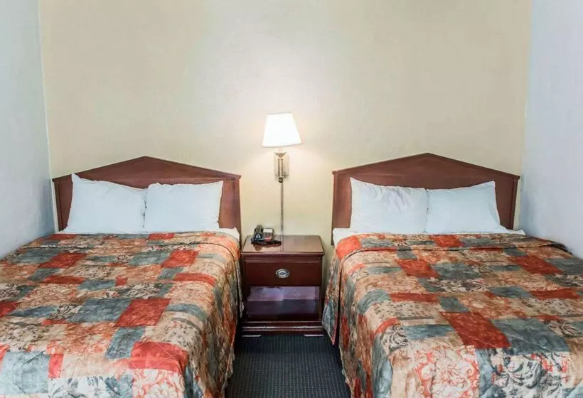 هتل Suburban Studios Tallahassee Near University