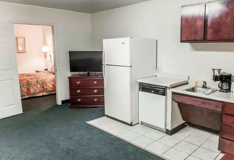 هتل Suburban Studios Tallahassee Near University