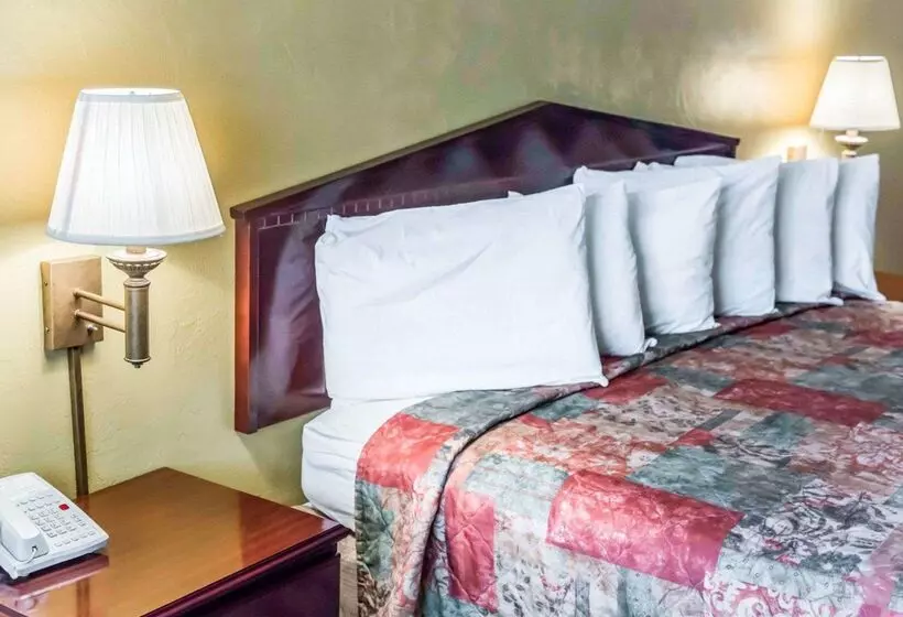 هتل Suburban Studios Tallahassee Near University