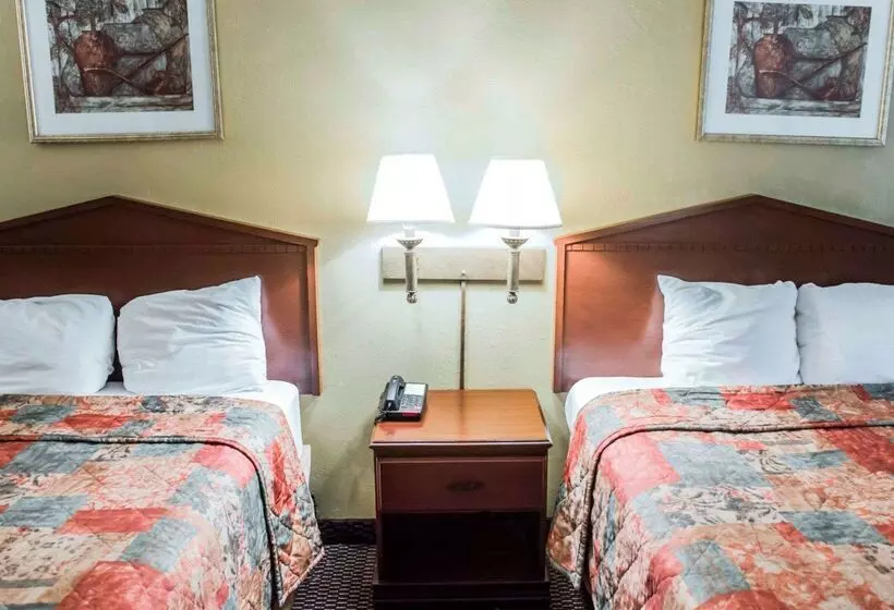 هتل Suburban Studios Tallahassee Near University