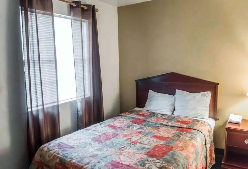 هتل Suburban Studios Tallahassee Near University