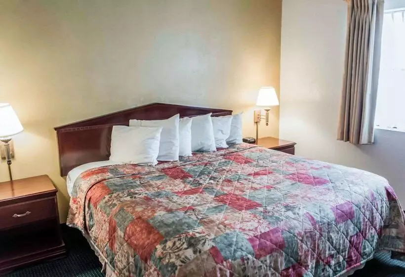 هتل Suburban Studios Tallahassee Near University