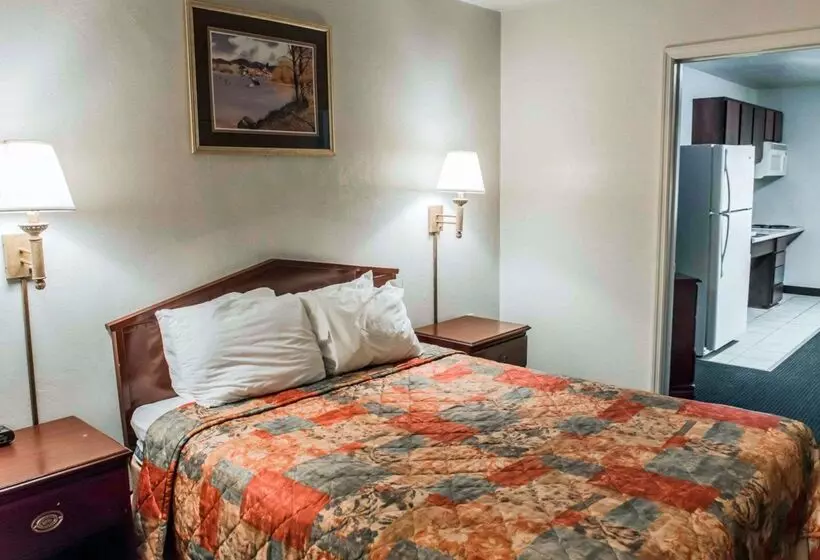 هتل Suburban Studios Tallahassee Near University