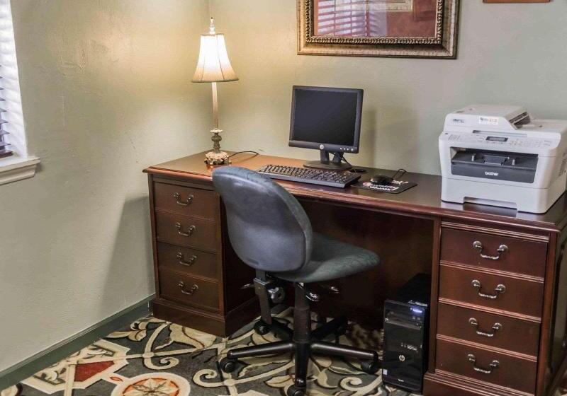 酒店 Suburban Studios Tallahassee Near University