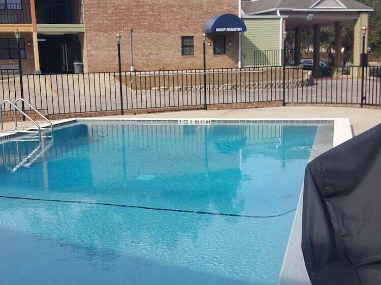 酒店 Suburban Studios Tallahassee Near University