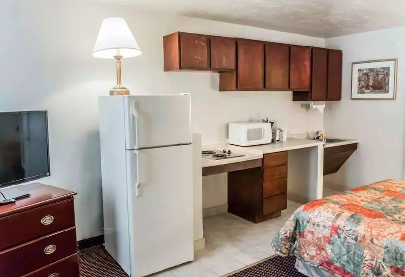 هتل Suburban Studios Tallahassee Near University