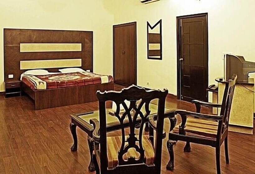 בית מלון כפרי Taj Homestay