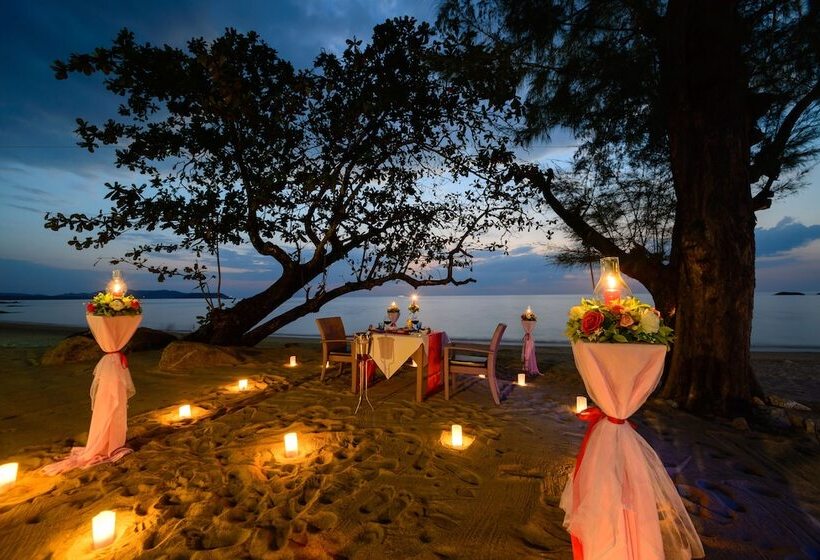 בית מלון כפרי The Briza Beach Resort, Khao Lak Sha Extra Plus