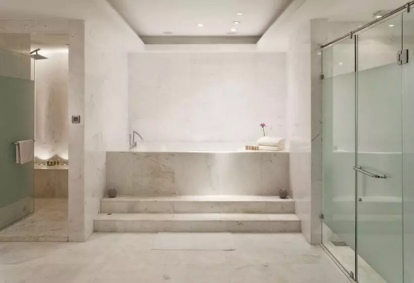 Szálloda The Fortress Resort & Spa