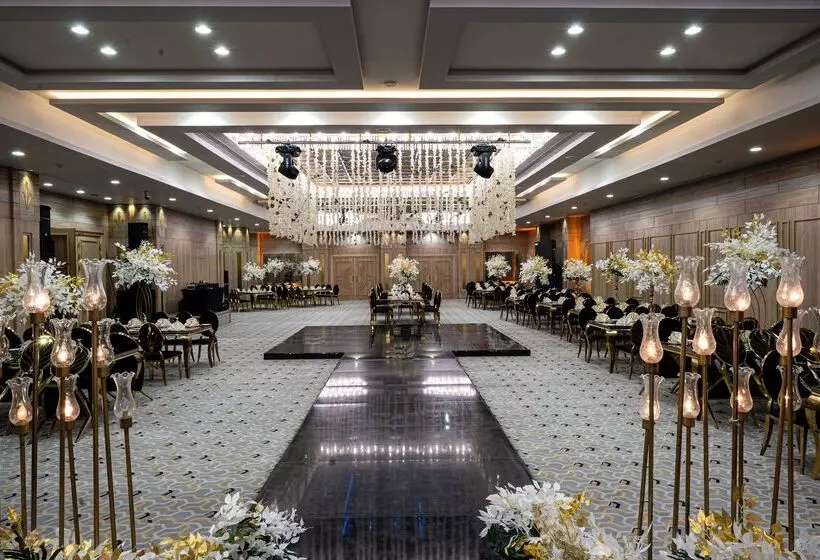 هتل Triumph Plaza