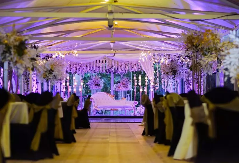 هتل Triumph Plaza