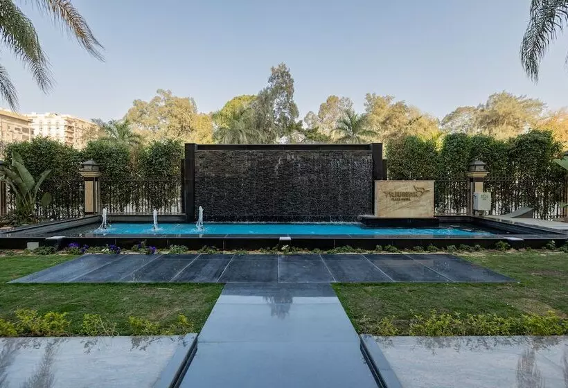 هتل Triumph Plaza