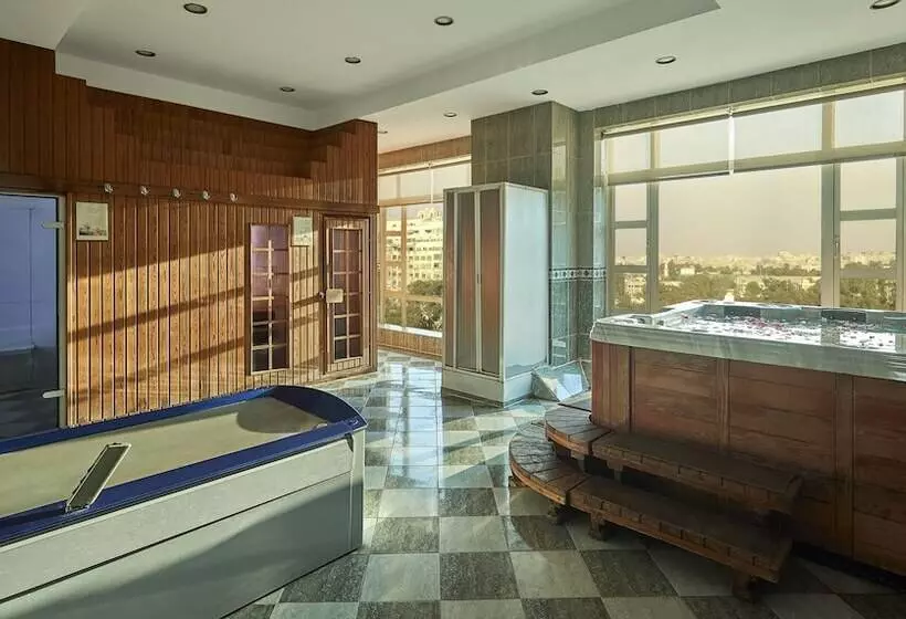 هتل Triumph Plaza