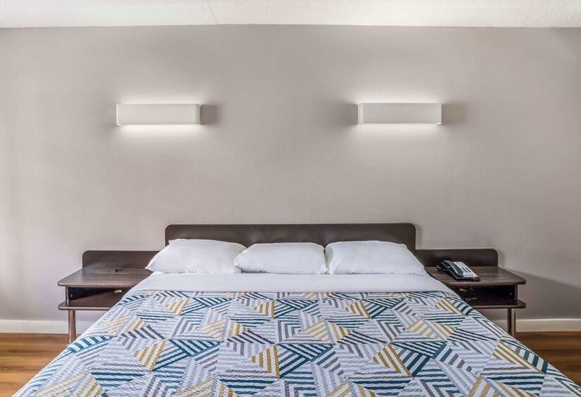 Motel 6dallas, Tx  Market Center