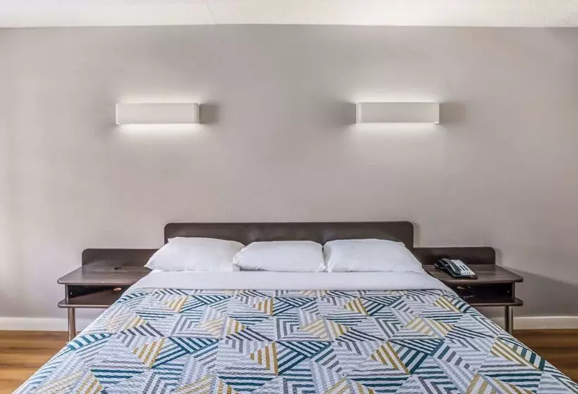 Motel 6dallas, Tx  Market Center