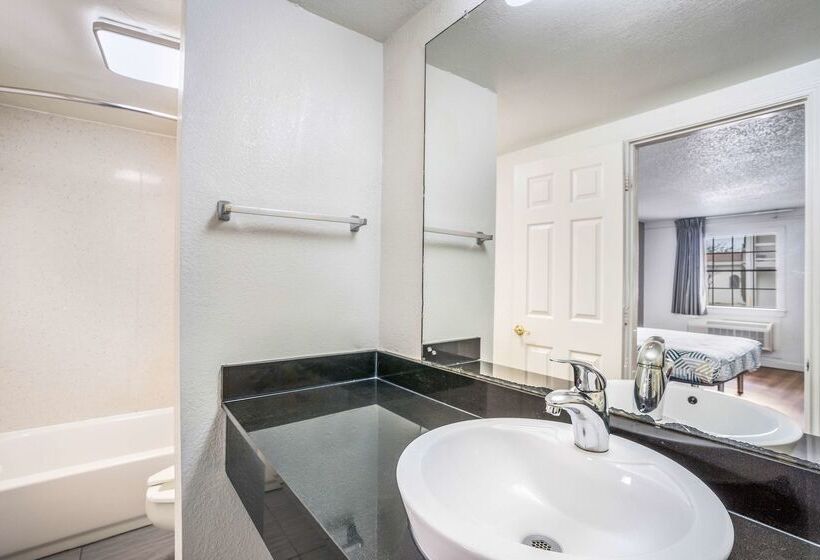 Motel 6dallas, Tx  Market Center