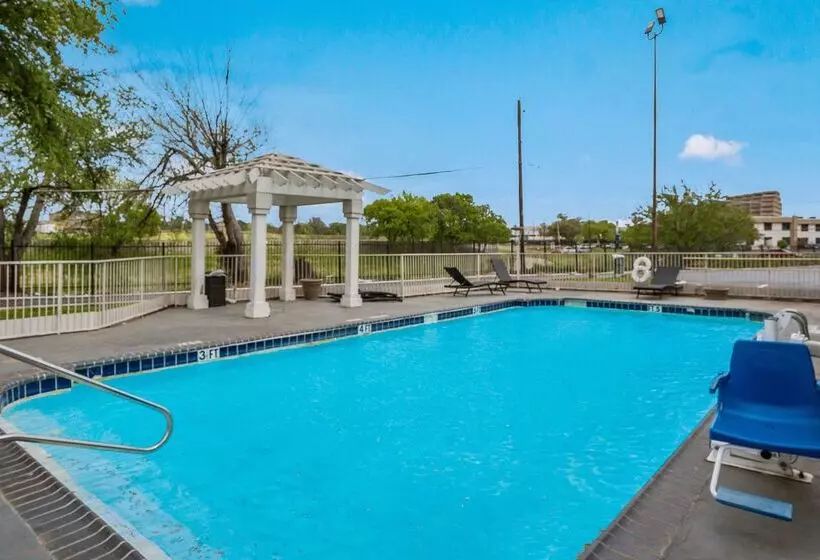 Motel 6dallas, Tx  Market Center