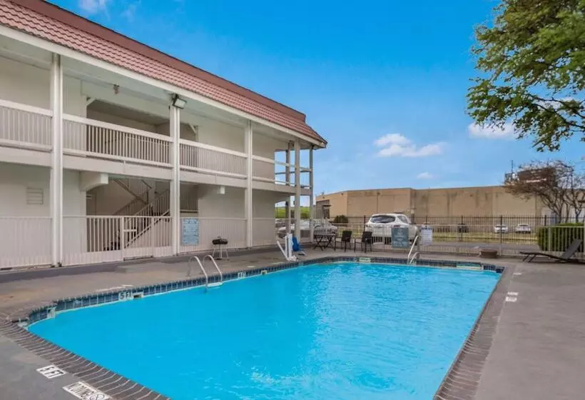 Motel 6dallas, Tx  Market Center