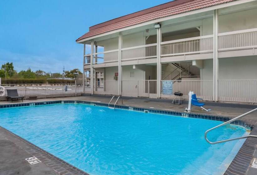 Motel 6dallas, Tx  Market Center