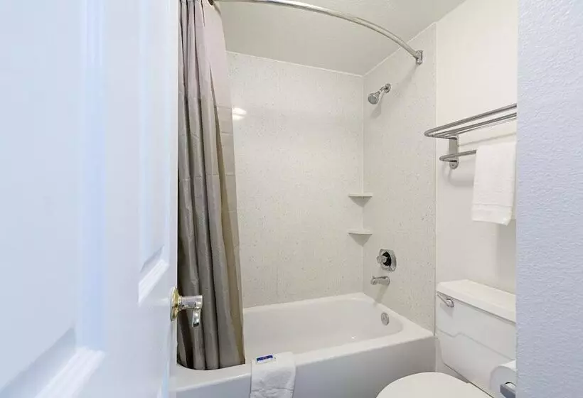 Motel 6dallas, Tx  Market Center