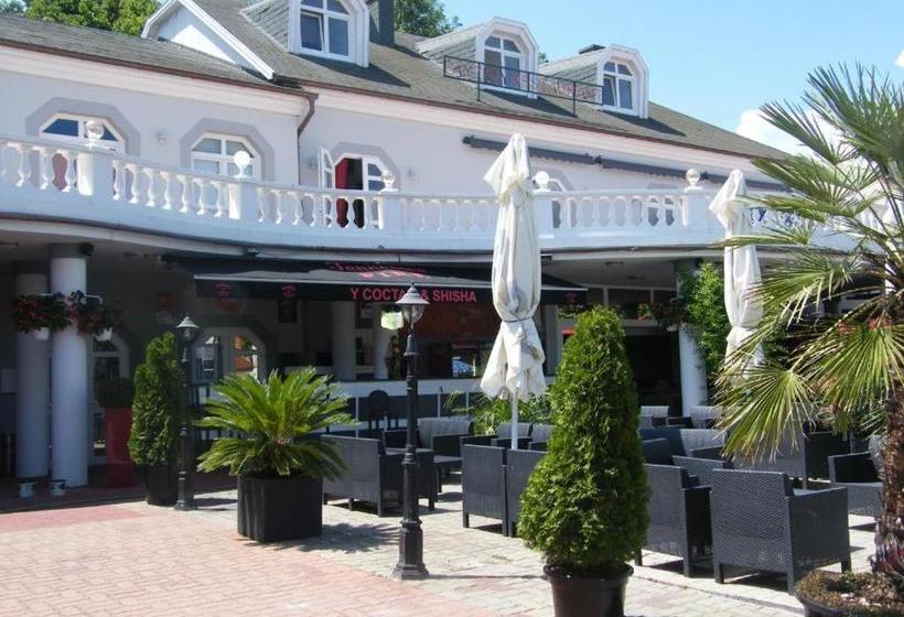 住宿加早餐  Y Panzió