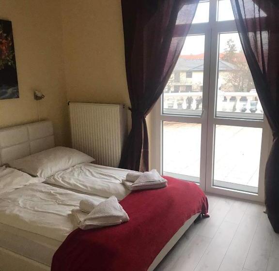 住宿加早餐  Y Panzió