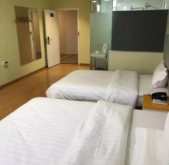 ホテル 7 Days Inn