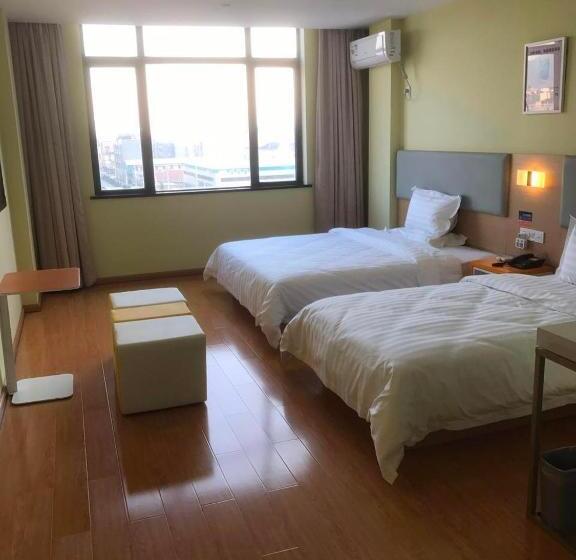 בית מלון כפרי 7 Days Inn